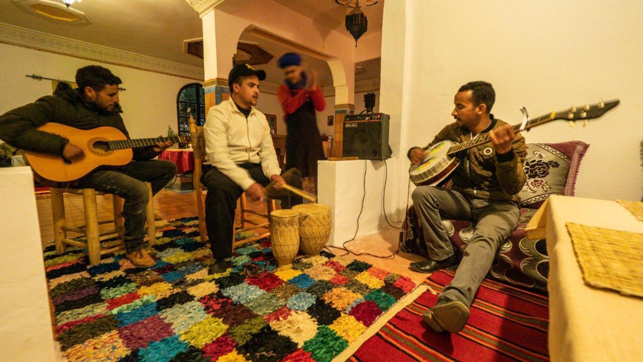 Riad Kasbah Des Roches Akhendachou n'Ait Ouffi Esterno foto
