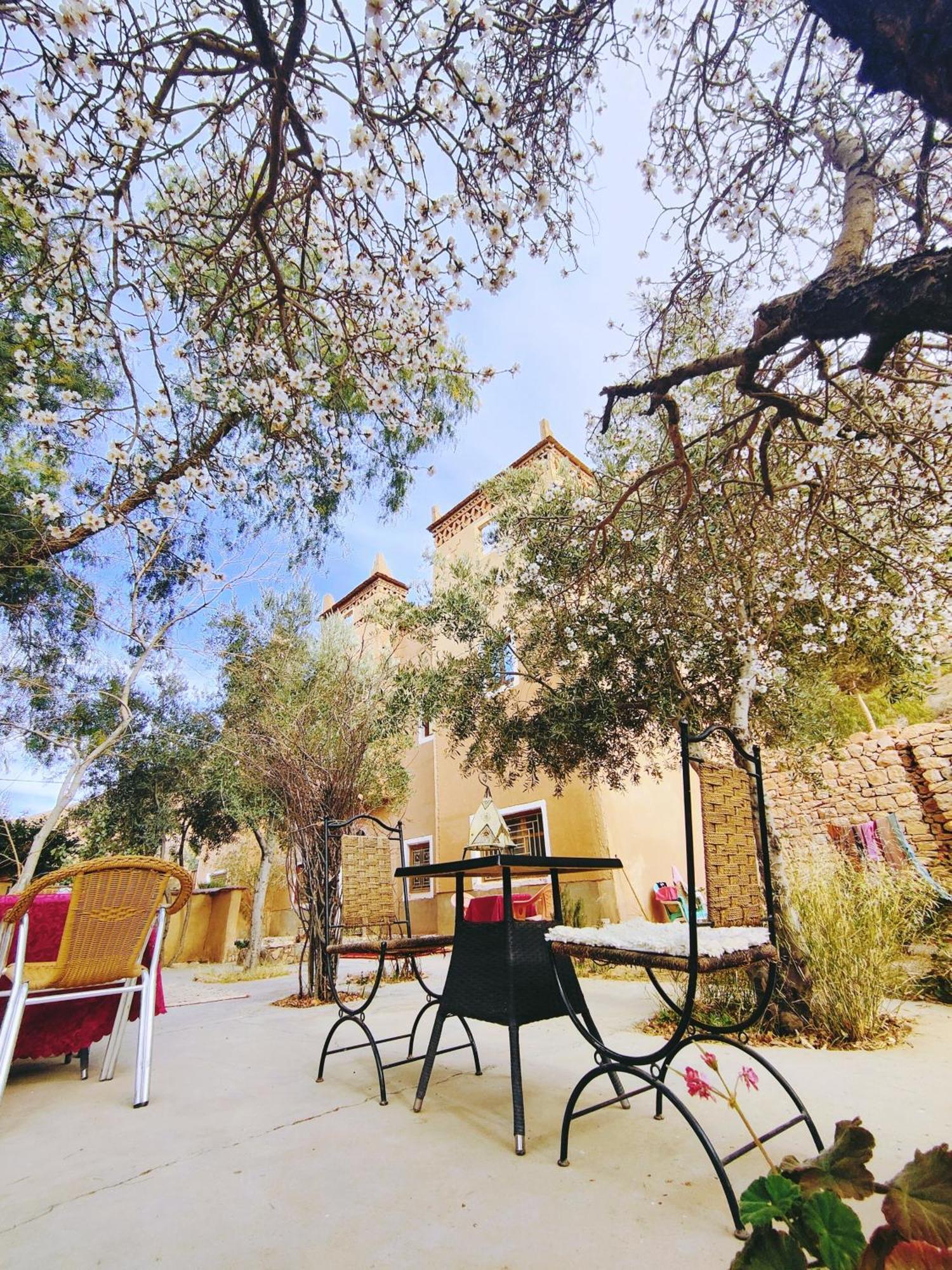 Riad Kasbah Des Roches Akhendachou n'Ait Ouffi Esterno foto