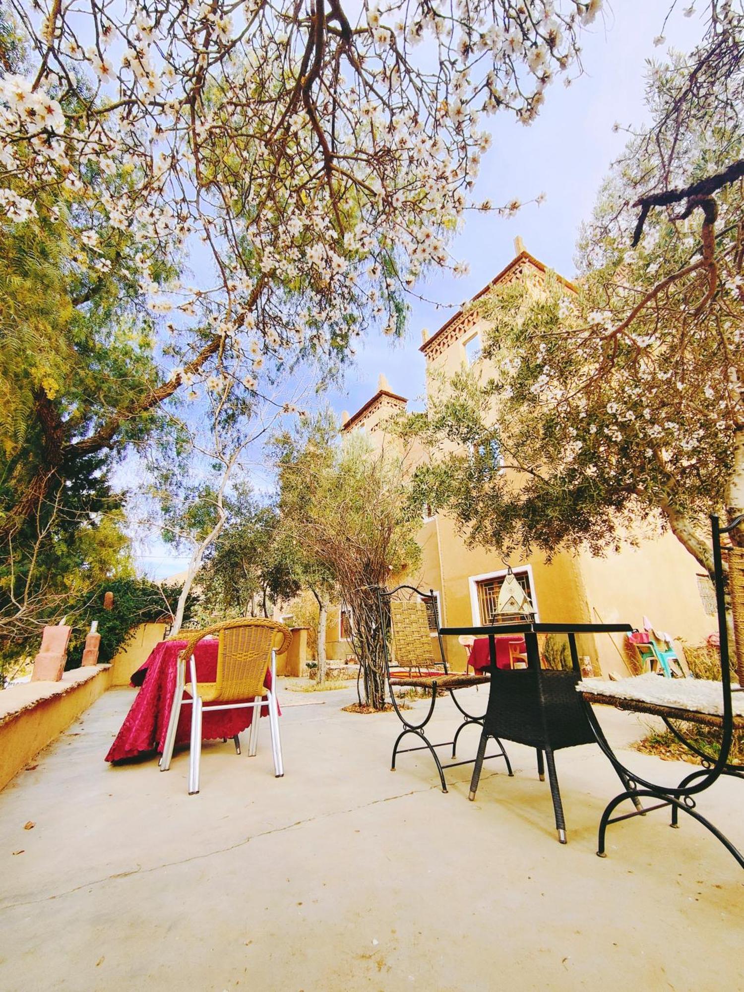 Riad Kasbah Des Roches Akhendachou n'Ait Ouffi Esterno foto